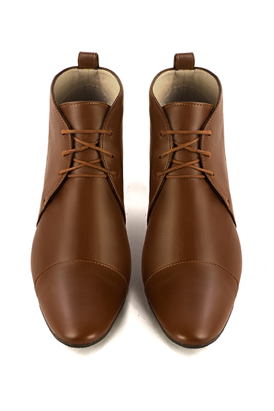 Caramel brown women's ankle boots with laces at the front. Round toe. Medium comma heels. Top view - Florence KOOIJMAN